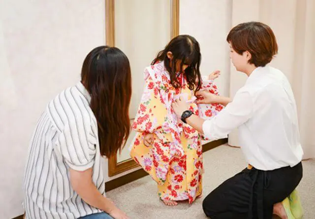 ご利用の流れの衣装選び・お打ち合わせ風景